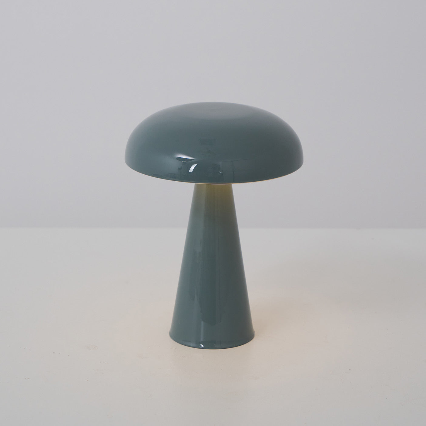 Table Lamp Aluminum 6.1 in x 8.2 in Mushroom Shade Gold Gray Blue Black Red Copper Brown USB Desk Light | Thomler