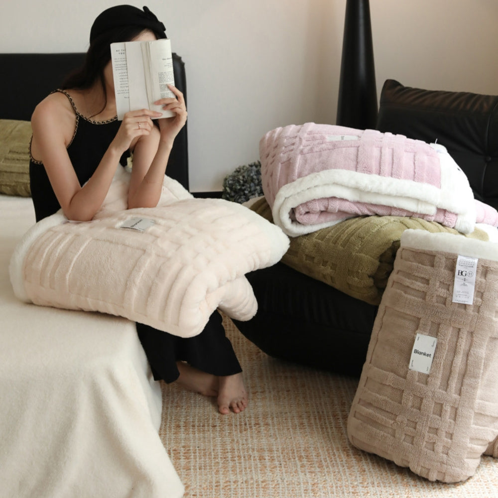 Textured Microfiber Throw Blanket for Couch & Bed – Plush Warmth for Fall & Winter | Thomler