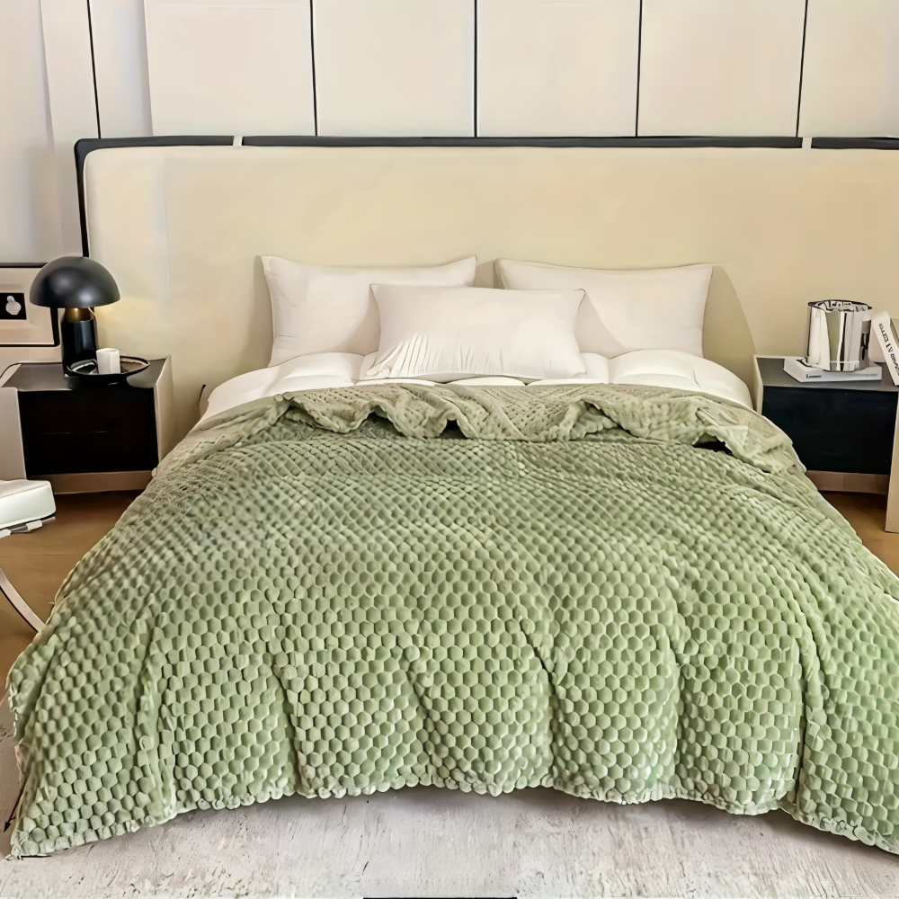 Geometric Plush Fleece Throw Blanket – Soft Polyester for Couch, Bed & Year-Round Warmth in Living Room, Bedroom | Thomler