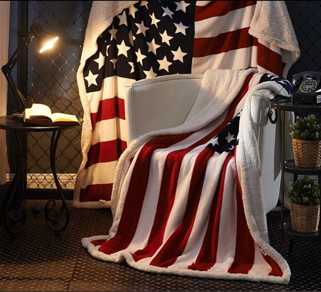Stars and Stripes Throw Blanket with Sherpa Fleece Reverse – Microfiber Velvet Polyester for Couch, Bed & Camping | Thomler