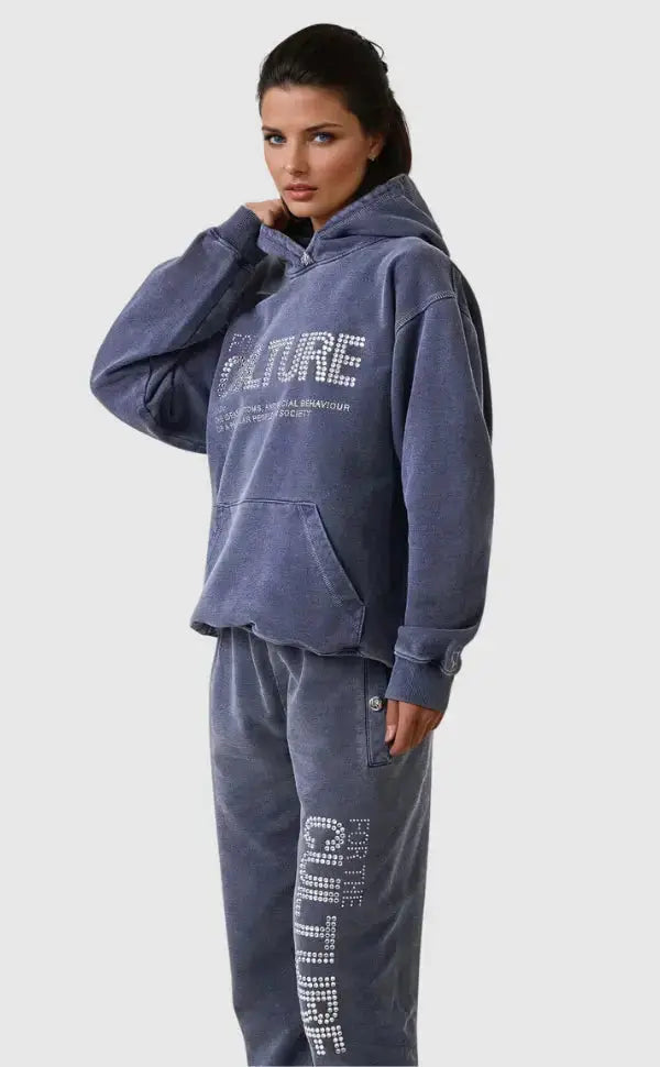 Embellished Fleece Pullover Sweatshirt with Pouch Pocket – Relaxed Unisex Streetwear Hoodie | Thomler
