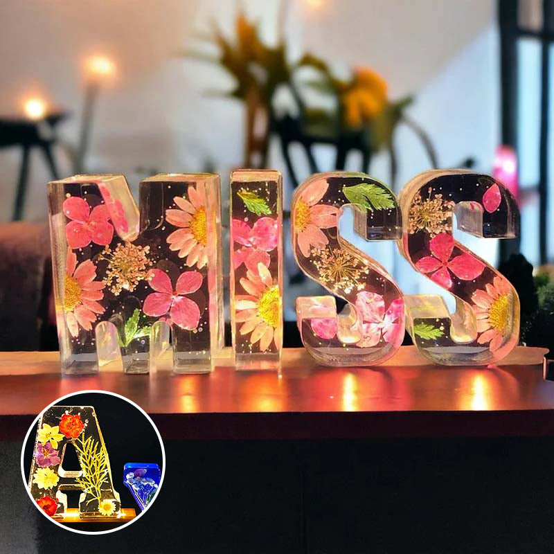 LED Letter Night Light with Real Dried Flowers in Resin – Personalized Illuminated Décor Accent for Bedroom, Nursery & Living Room | Thomler