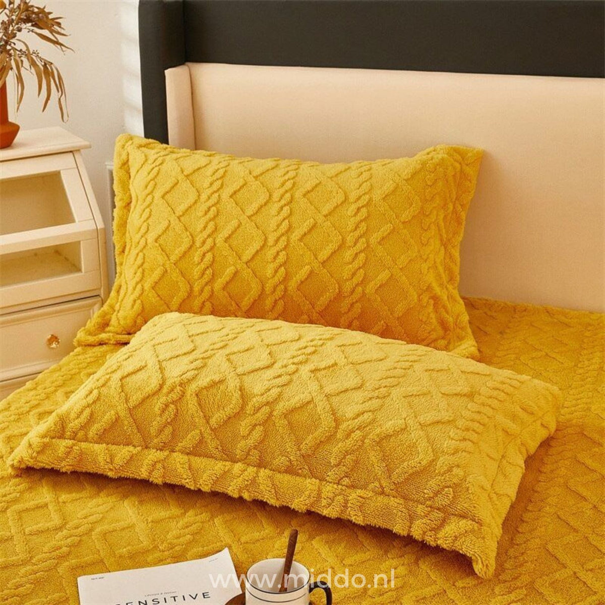 Plush Velvet Fleece Fitted Sheet with Bonus Pillowcases – Ultra-Soft, Warm & Wrinkle-Free | Thomler