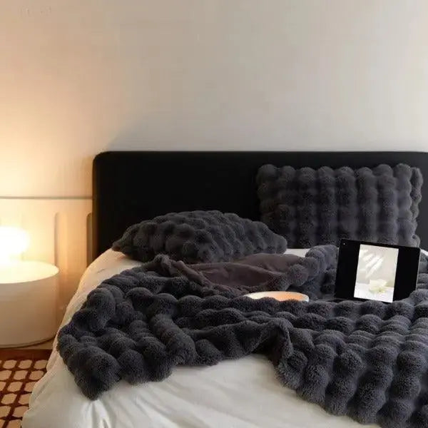 Plush Textured Throw Blanket for Couch & Bed – Oversized Soft Fleece Cover with Anti-Pilling Finish – Winter Warmth Layer for Living Room | Thomler