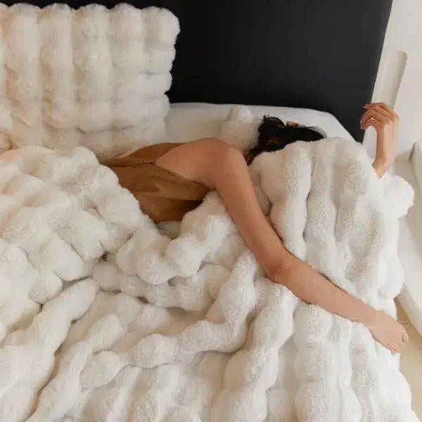 Plush Textured Throw Blanket for Couch & Bed – Oversized Soft Fleece Cover with Anti-Pilling Finish – Winter Warmth Layer for Living Room | Thomler