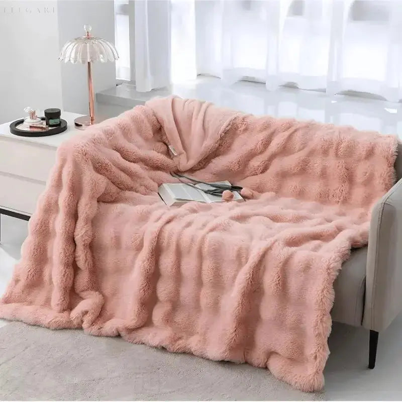 Plush Textured Throw Blanket for Couch & Bed – Oversized Soft Fleece Cover with Anti-Pilling Finish – Winter Warmth Layer for Living Room | Thomler