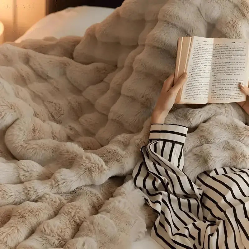 Plush Textured Throw Blanket for Couch & Bed – Oversized Soft Fleece Cover with Anti-Pilling Finish – Winter Warmth Layer for Living Room | Thomler