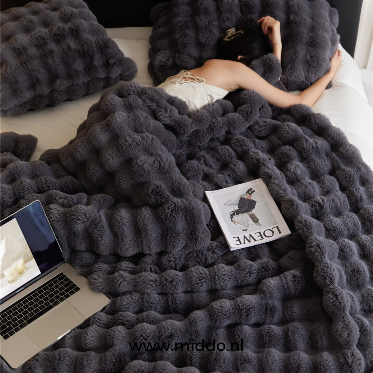 Ultra-Plush Sherpa Throw Blanket – Heavyweight Faux Fur, Cloud-Soft & Toasty for Winter Evenings | Thomler