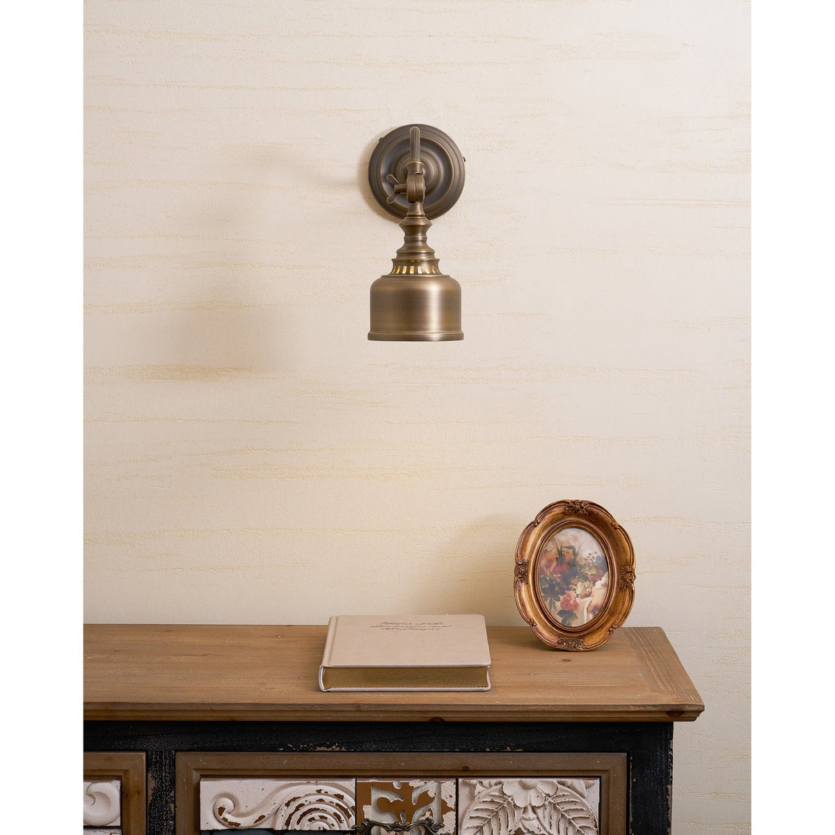 Adjustable Brass Wall Reading Light with Antique Finish – Flexible Sconce for Bedroom & Study | Thomler