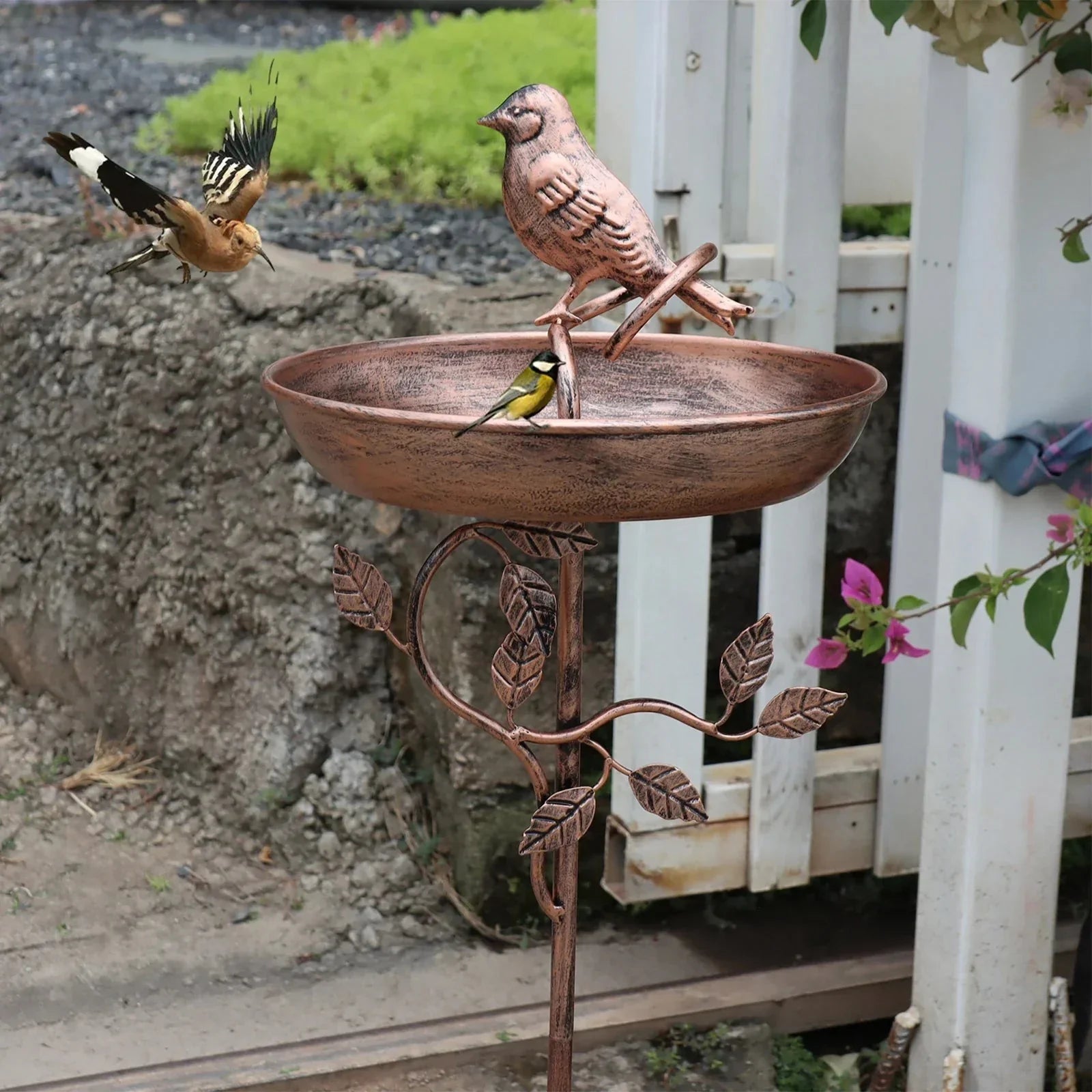 Metal Bird Bath Bowl on Decorative Stake for Yard & Garden | Freestanding Water Station with Multi-Prong Ground Spike for Songbirds | Thomler