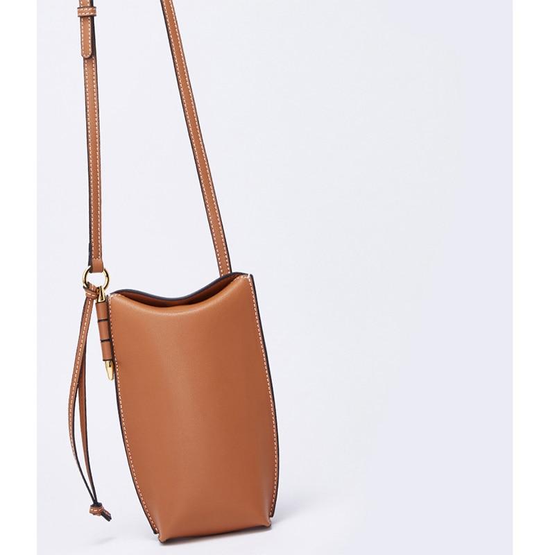 Compact Leather Crossbody Phone Pouch for Women – Hands-Free Everyday Carry with Card Slots & Adjustable Strap | Thomler