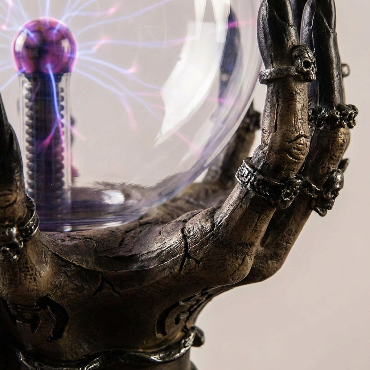 Gothic Skeletal Hand Plasma Globe Lamp – Touch-Responsive Electric Light for Halloween Decor | Thomler