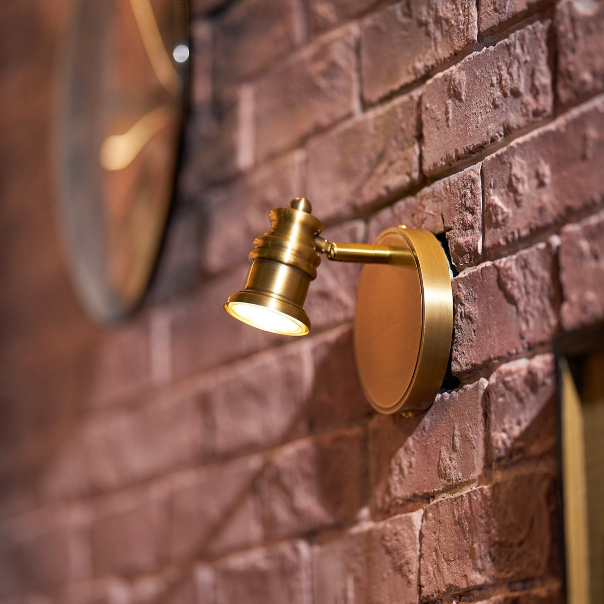 Adjustable Brass Track Wall Light – Multi-Spot Indoor Sconce for Picture Gallery, Kitchen Counter & Bath | Thomler