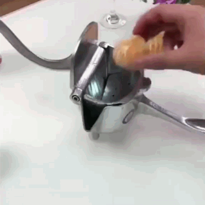 Manual Citrus Press – Portable Hand-Crank Juicer for Lemons, Limes, Oranges – Fresh Juice Extractor for Home, Travel & Outdoor Use | Thomler