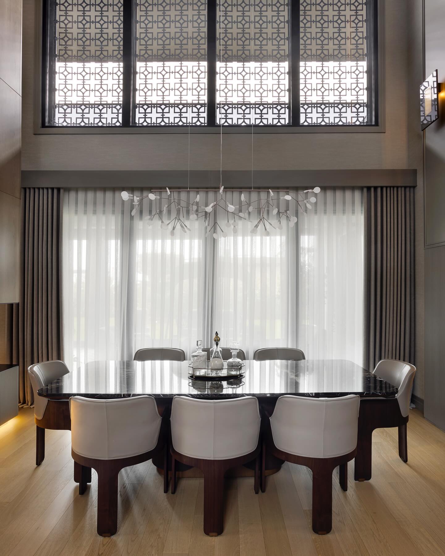 Chandelier Metal Acrylic LED 150.0 cm White Dining Room Sculptural Branch Ceiling Light Fixture | Thomler