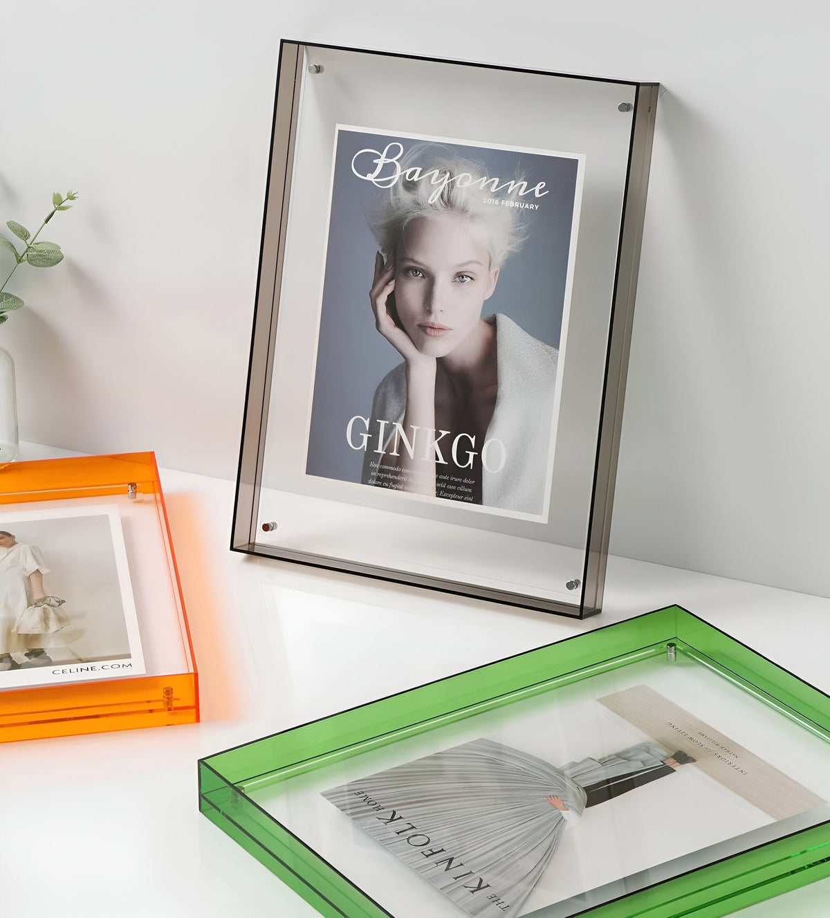 Clear Acrylic Photo Frame Stand – Frameless Floating Picture Holder for Desk & Wall Display – Modern Minimalist Design for Prints | Thomler