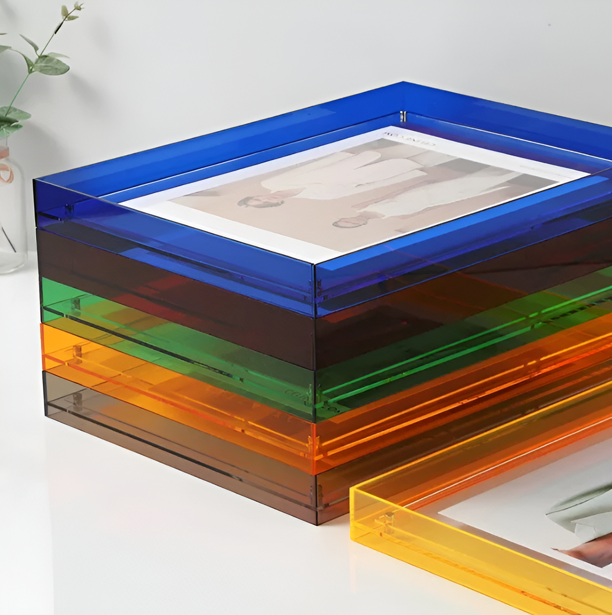 Clear Acrylic Picture Frame – Modern Floating Display for Desk & Wall | Thomler