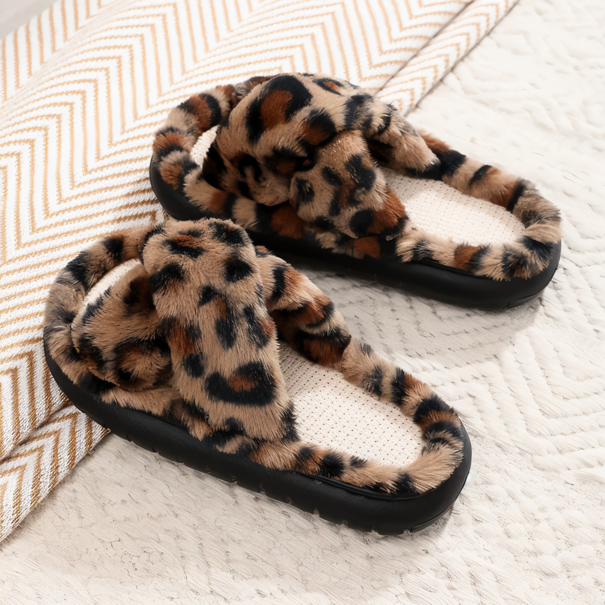 Fleece-Lined Criss-Cross House Slippers for Women & Men – Cozy Indoor Footwear with Cushioned EVA Sole | Thomler