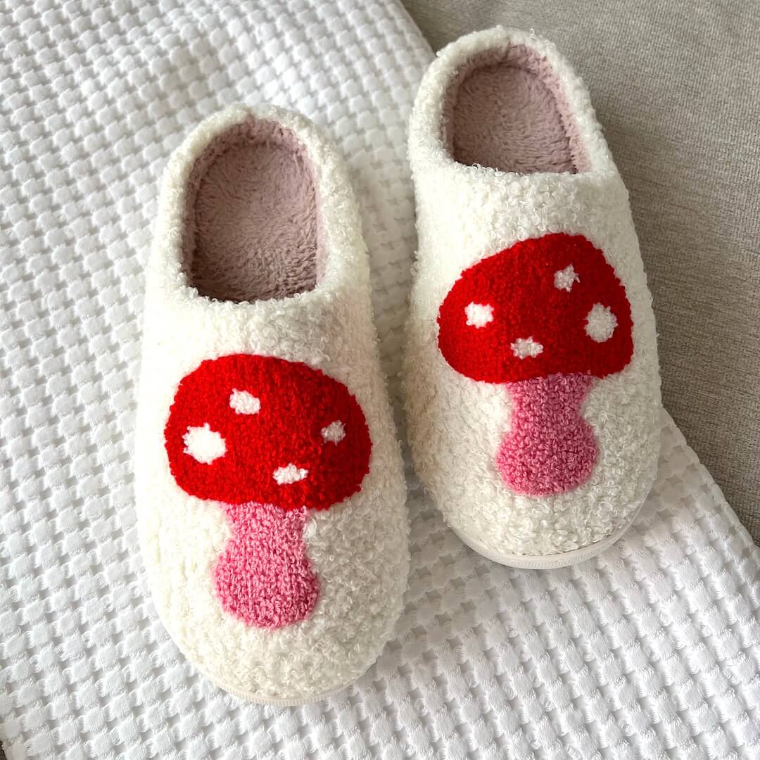 Plush Heart Slippers – Ultra Soft Indoor Shoes with Non-Slip Sole for Women | Thomler