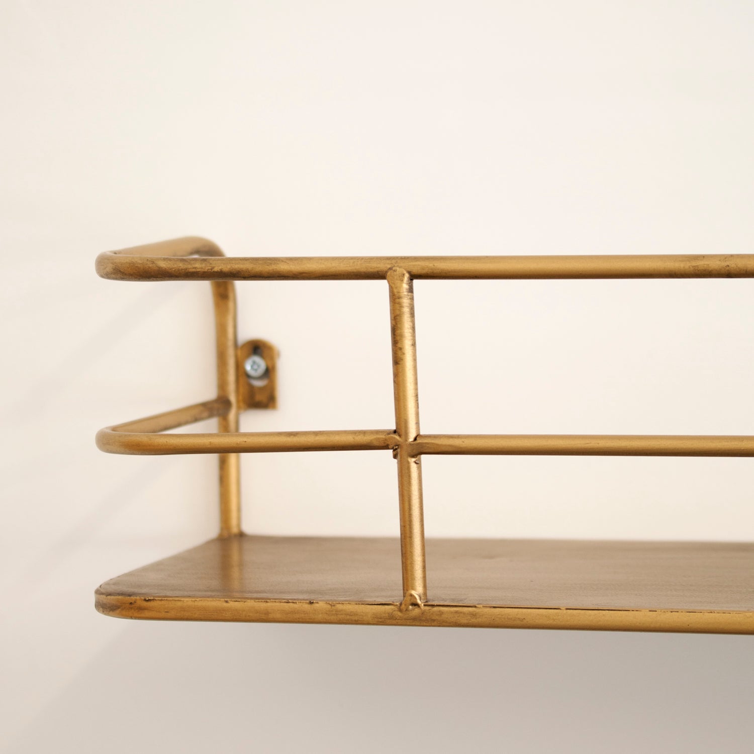 Wall Shelf Metal 55.0 cm Brushed Brass Living Room Storage Display Rack Industrial Wire Frame Wall Mounted Organiser | Thomler