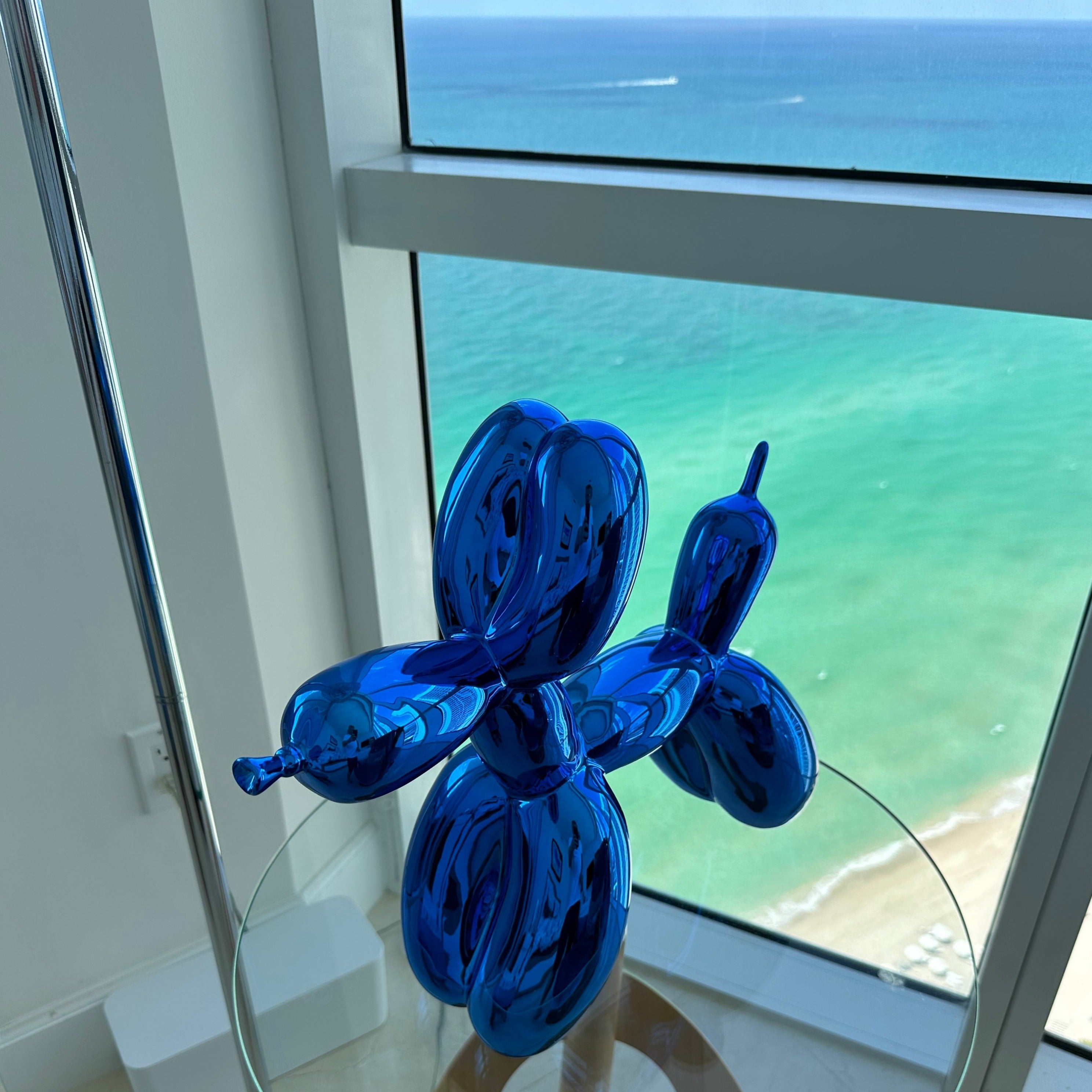 Resin Balloon Dog Sculpture – Modern Pop Art Figurine for Shelf, Desk & Home Decor in 3 Sizes | Thomler
