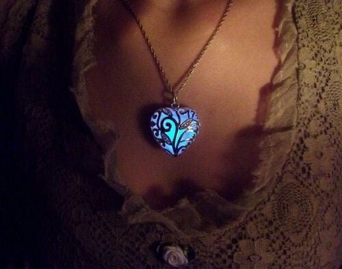 Luminous Heart Pendant Necklace – Glow-in-the-Dark Jewelry for Women – Adjustable 16-18 in Chain – Hypoallergenic Stainless Steel – Gift | Thomler