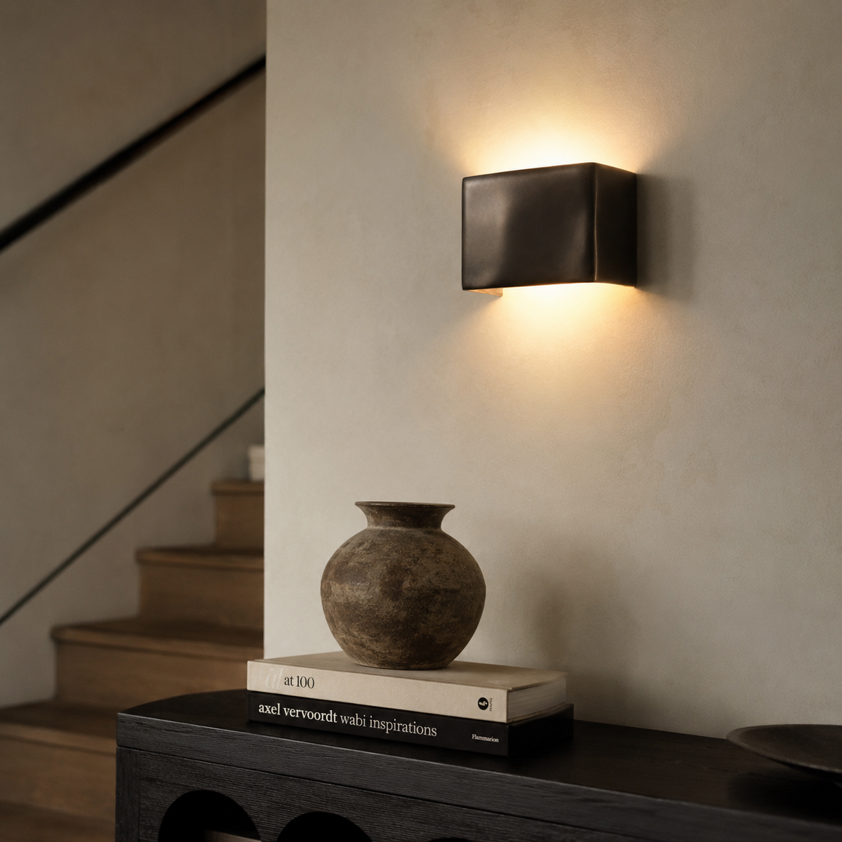 Curved Aluminum LED Sconce – Bidirectional Wall Mount for Indoor & Outdoor Accent Lighting | Thomler