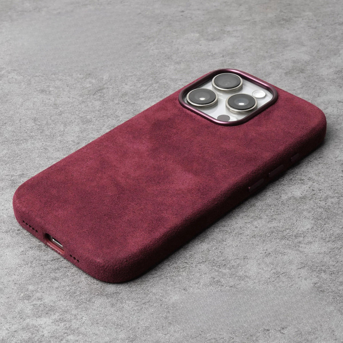 Premium Suede-Feel iPhone Case with Shock Absorption for 13-17 Series – Soft-Touch Protective Cover | Thomler