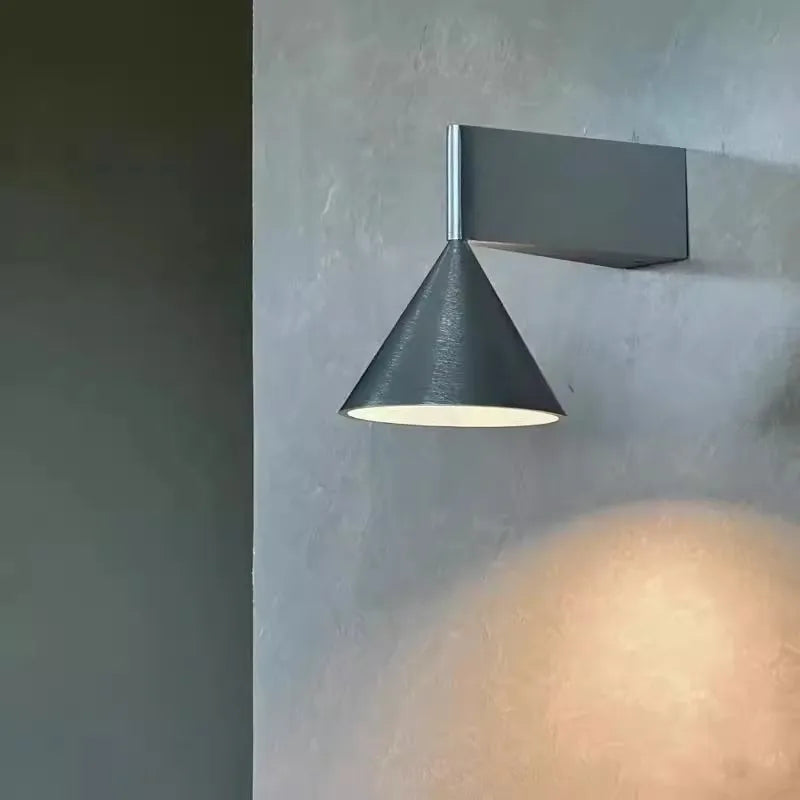 Streamlined LED Wall Fixture – Contemporary Metal Accent Lighting for Hallways, Bedrooms & Entryways | Thomler