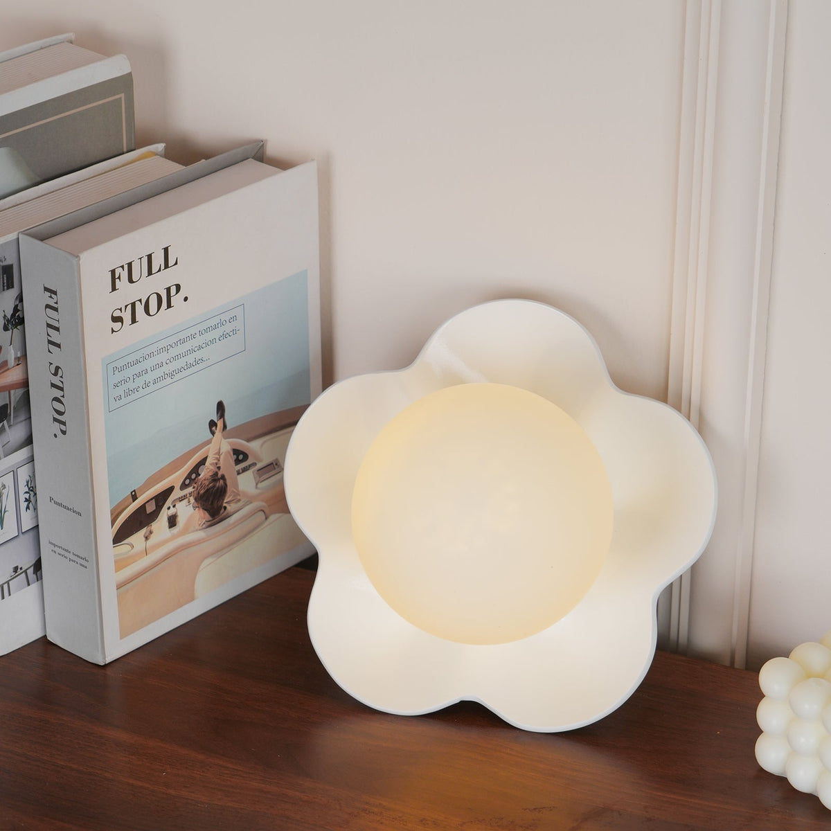 Flower-Shaped Resin Wall Sconce with Frosted Glass Shade – LED G9 Socket, Playful Modern Decor for Bedroom, Nursery & Living Room | Thomler