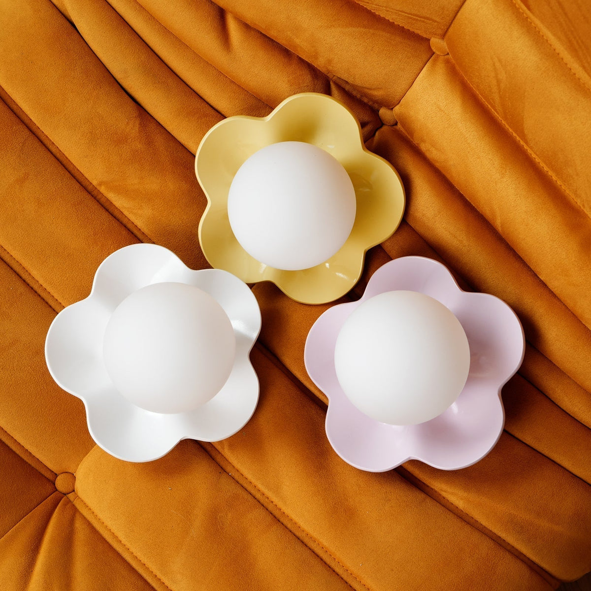 Flower-Shaped Resin Wall Sconce with Frosted Glass Shade – LED G9 Socket, Playful Modern Decor for Bedroom, Nursery & Living Room | Thomler