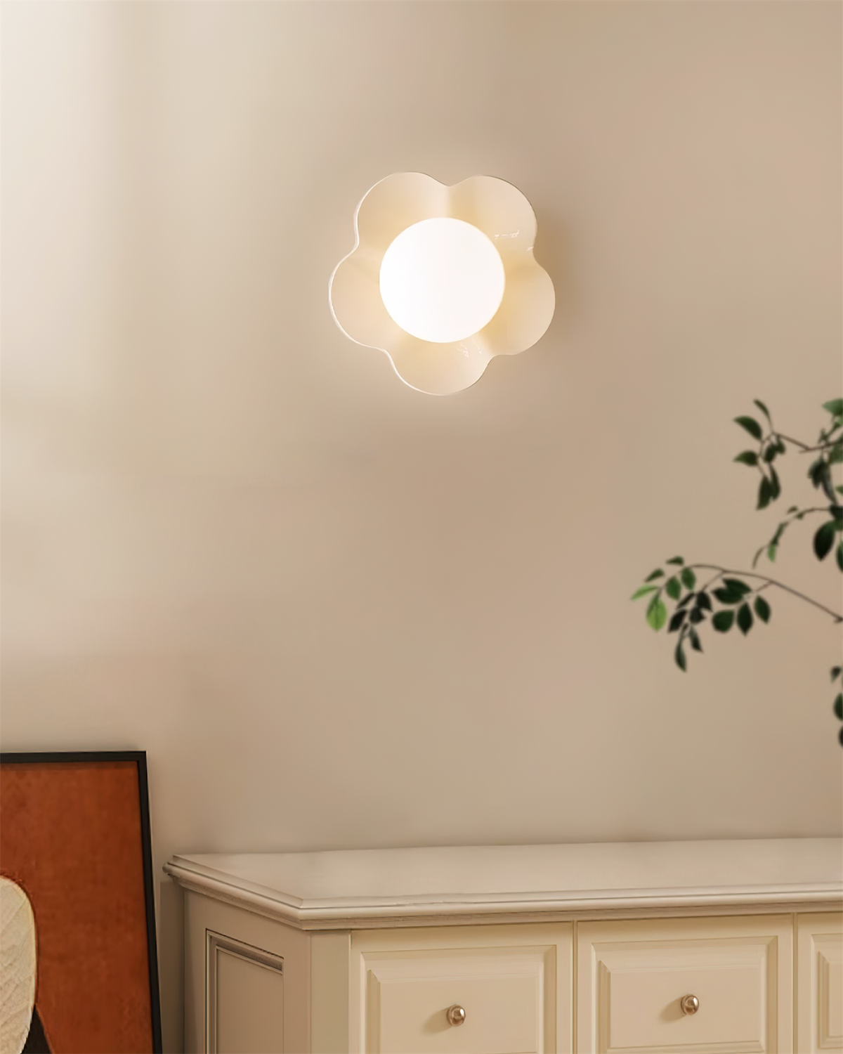 Flower-Shaped Resin Wall Sconce with Frosted Glass Shade – LED G9 Socket, Playful Modern Decor for Bedroom, Nursery & Living Room | Thomler
