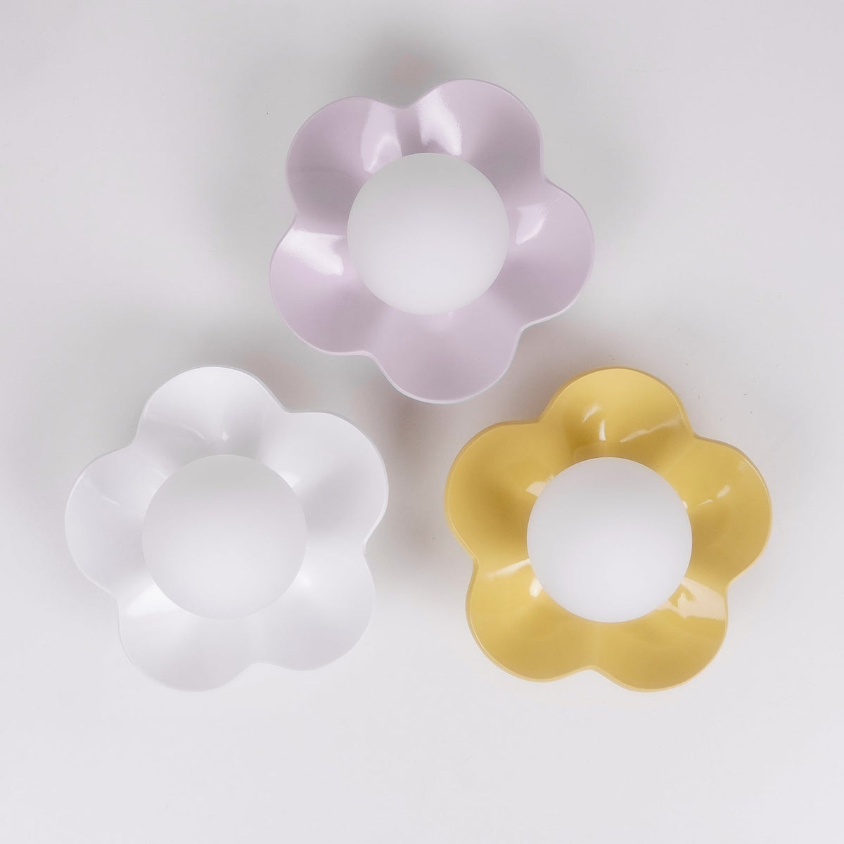 Flower-Shaped Resin Wall Sconce with Frosted Glass Shade – LED G9 Socket, Playful Modern Decor for Bedroom, Nursery & Living Room | Thomler