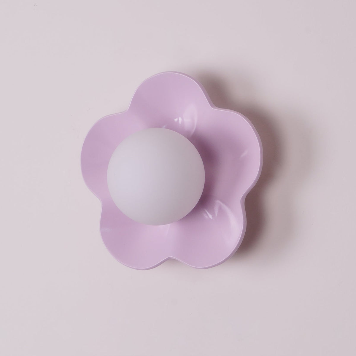 Flower-Shaped Resin Wall Sconce with Frosted Glass Shade – LED G9 Socket, Playful Modern Decor for Bedroom, Nursery & Living Room | Thomler