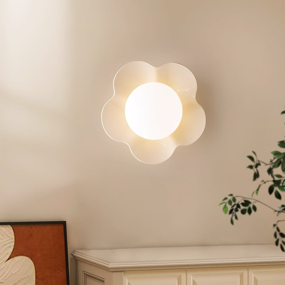 Flower-Shaped Resin Wall Sconce with Frosted Glass Shade – LED G9 Socket, Playful Modern Decor for Bedroom, Nursery & Living Room | Thomler