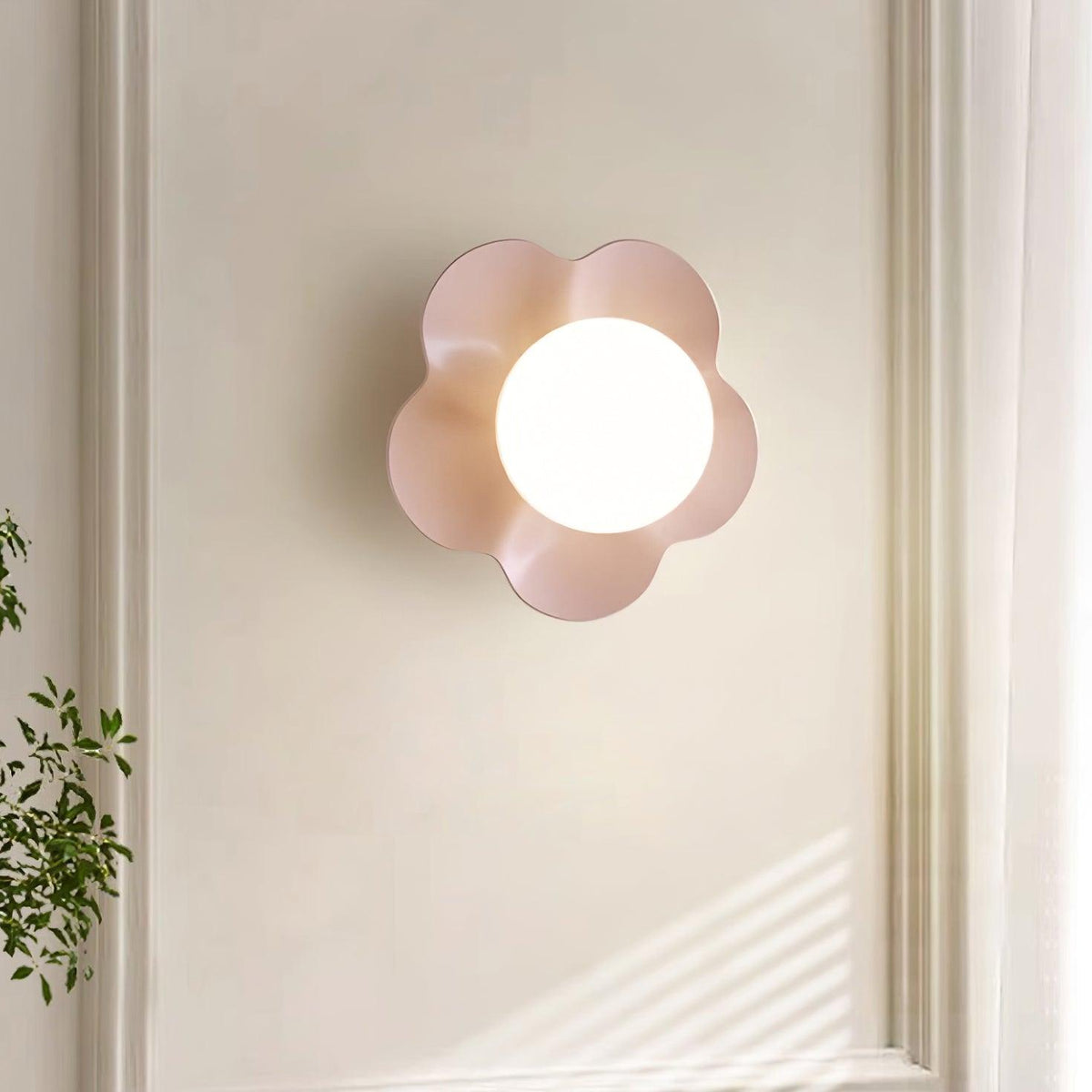 Flower-Shaped Resin Wall Sconce with Frosted Glass Shade – LED G9 Socket, Playful Modern Decor for Bedroom, Nursery & Living Room | Thomler