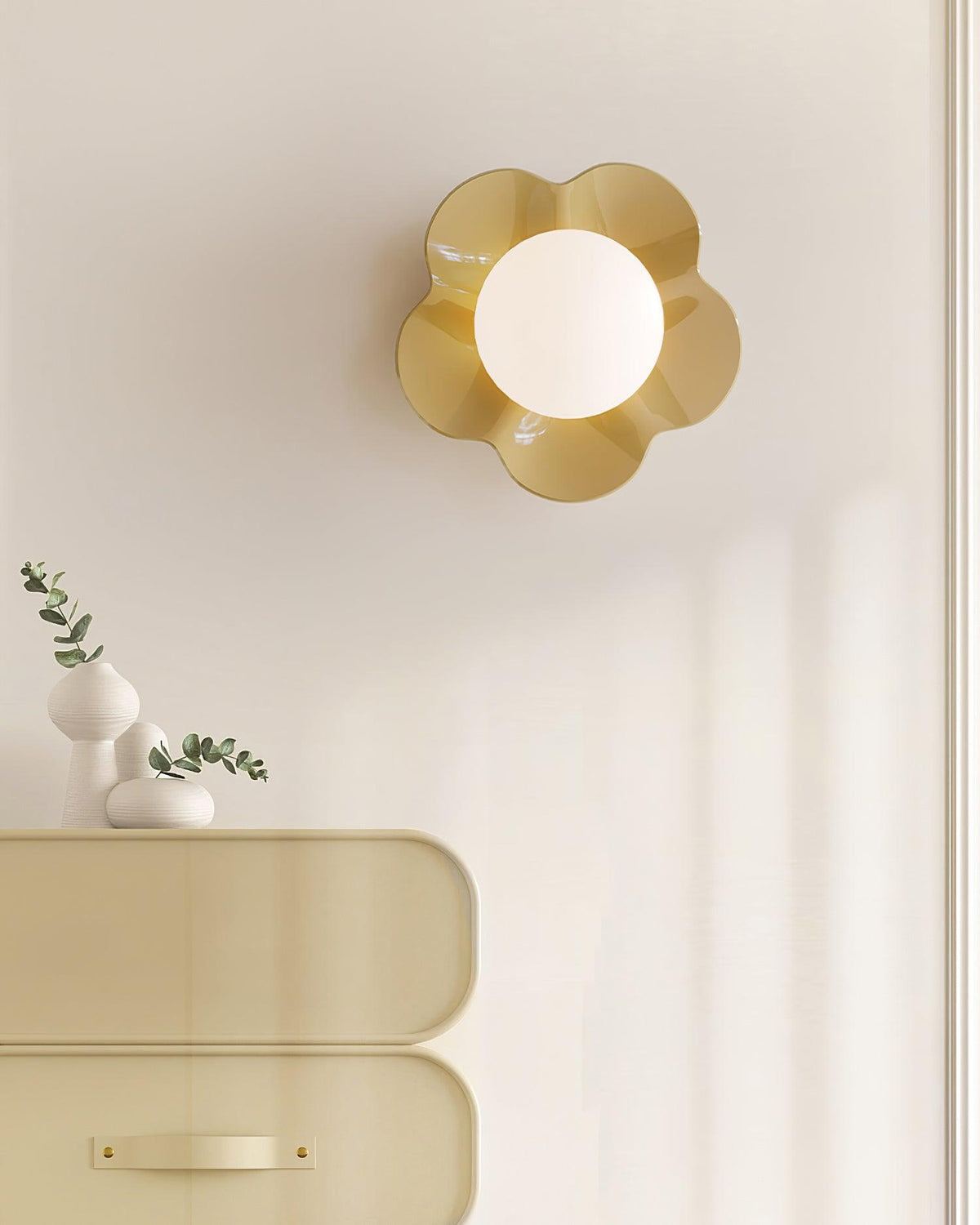 Flower-Shaped Resin Wall Sconce with Frosted Glass Shade – LED G9 Socket, Playful Modern Decor for Bedroom, Nursery & Living Room | Thomler