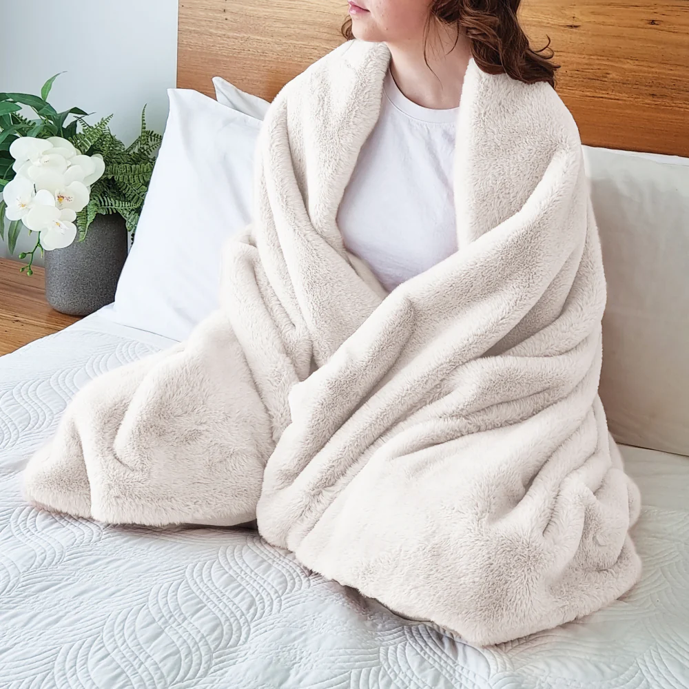 Ivory Faux Fur Throw Blanket – Plush Double-Sided Micro Mink & Shaggy Fur for Couch, Bed & Living Room | Thomler