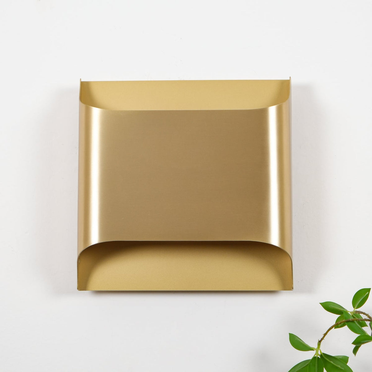 Contemporary Brass Cylinder Wall Light Fixture for Modern Interiors | Thomler