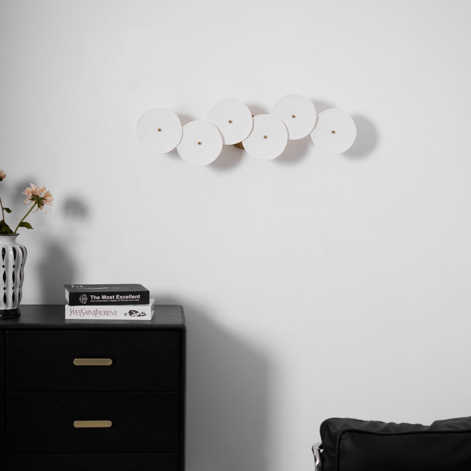 Ceramic Petal Wall Sconce – Floral LED Light with Gold Metal Accents for Hallway, Bedroom & Living Room Decor | Thomler