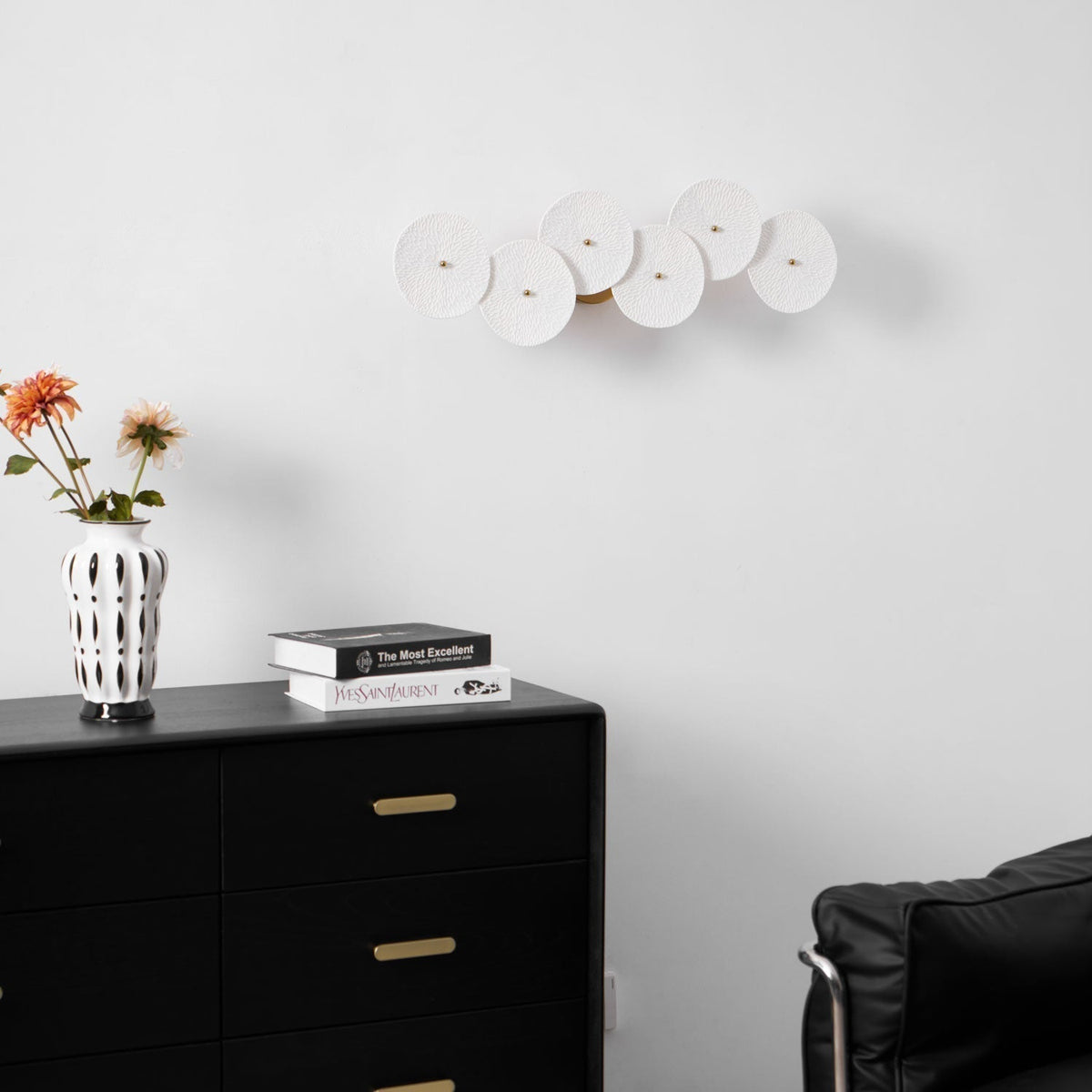 Ceramic Petal Wall Sconce – Floral LED Light with Gold Metal Accents for Hallway, Bedroom & Living Room Decor | Thomler