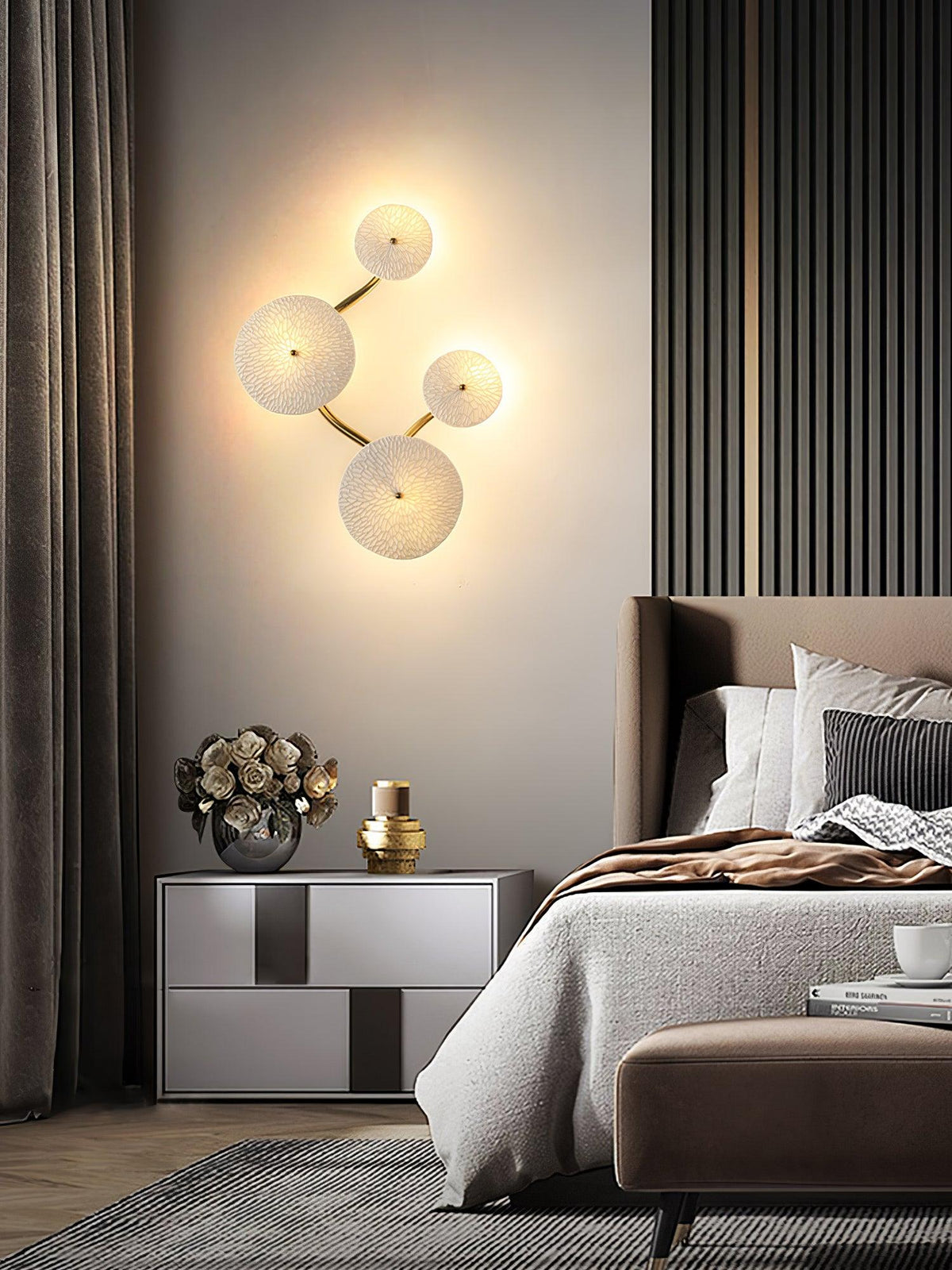 Ceramic Petal Wall Sconce – Floral LED Light with Gold Metal Accents for Hallway, Bedroom & Living Room Decor | Thomler