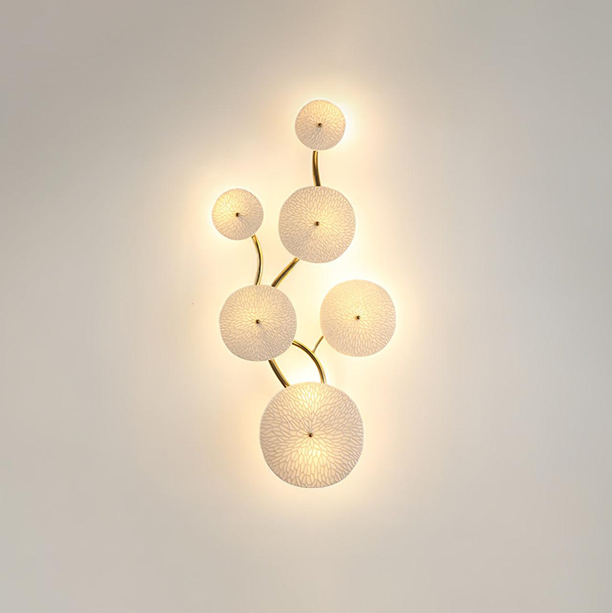 Ceramic Petal Wall Sconce – Floral LED Light with Gold Metal Accents for Hallway, Bedroom & Living Room Decor | Thomler