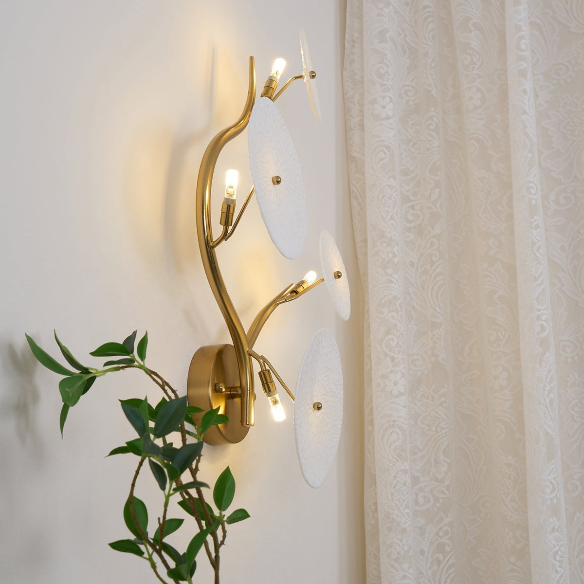 Ceramic Petal Wall Sconce – Floral LED Light with Gold Metal Accents for Hallway, Bedroom & Living Room Decor | Thomler