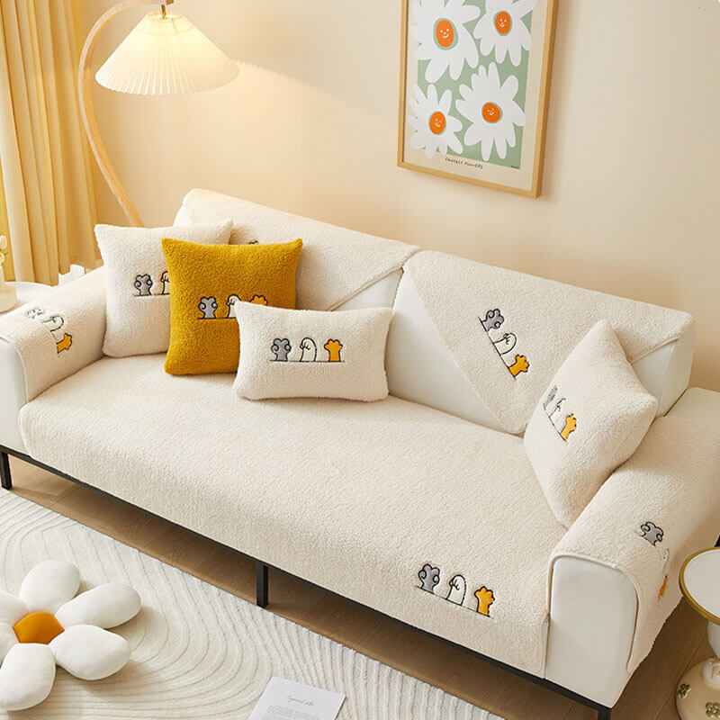 Plush Faux-Sherpa Furniture Throw with Paw Print Detail – Pet-Friendly Sofa & Chair Protection | Thomler