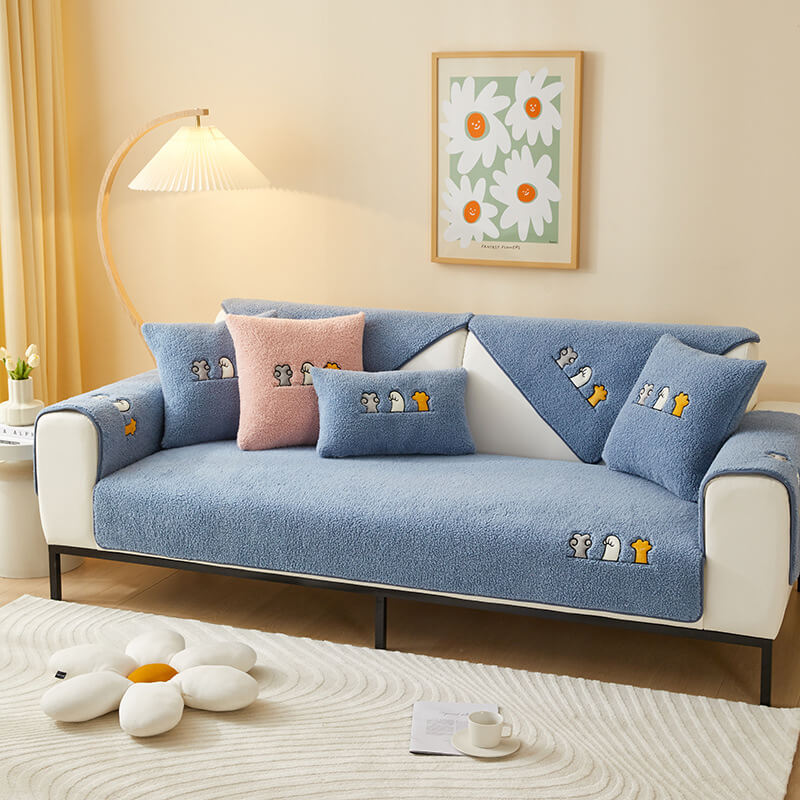 Plush Faux-Sherpa Furniture Throw with Paw Print Detail – Pet-Friendly Sofa & Chair Protection | Thomler