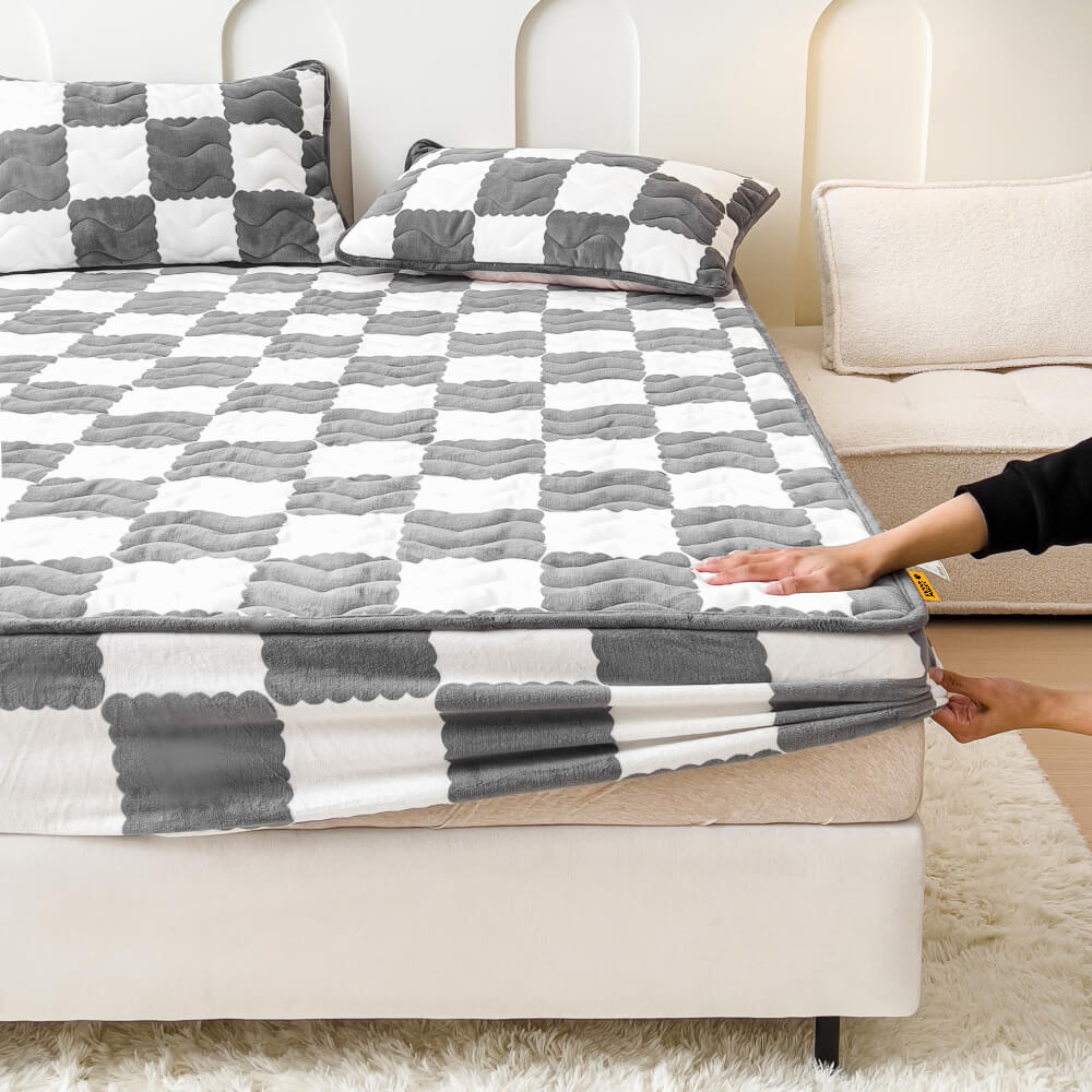 Plush Fitted Sheet Cover with Grid Pattern – Soft Velvet Bed Topper for Twin Full Queen King – Pet-Safe Elastic Mattress Protector for | Thomler