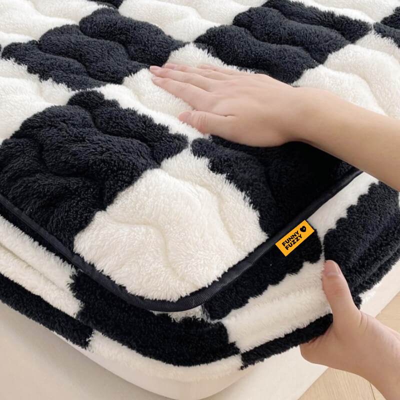 Plush Fitted Sheet Cover with Grid Pattern – Soft Velvet Bed Topper for Twin Full Queen King – Pet-Safe Elastic Mattress Protector for | Thomler