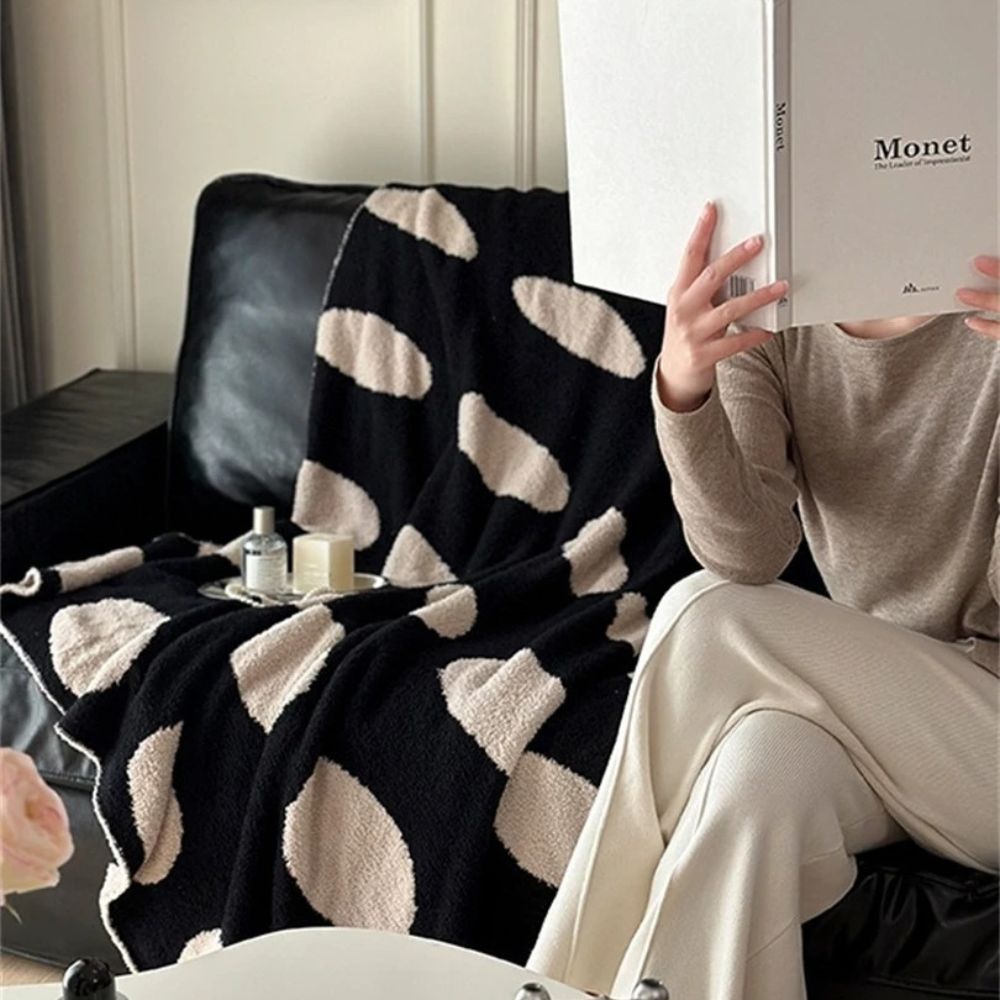 Circle-Print Fleece Throw Blanket – Reversible Black & White – 51×67 Inches | Thomler