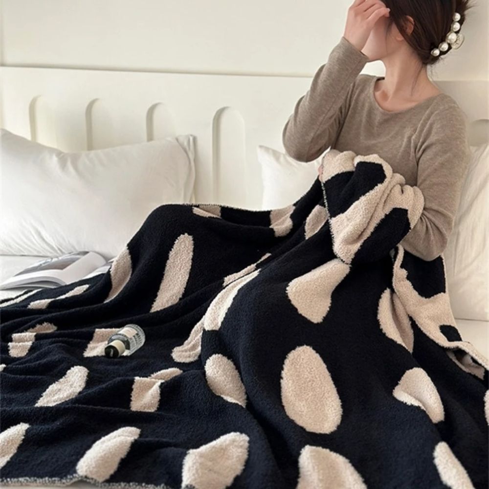 Circle-Print Fleece Throw Blanket – Reversible Black & White – 51×67 Inches | Thomler